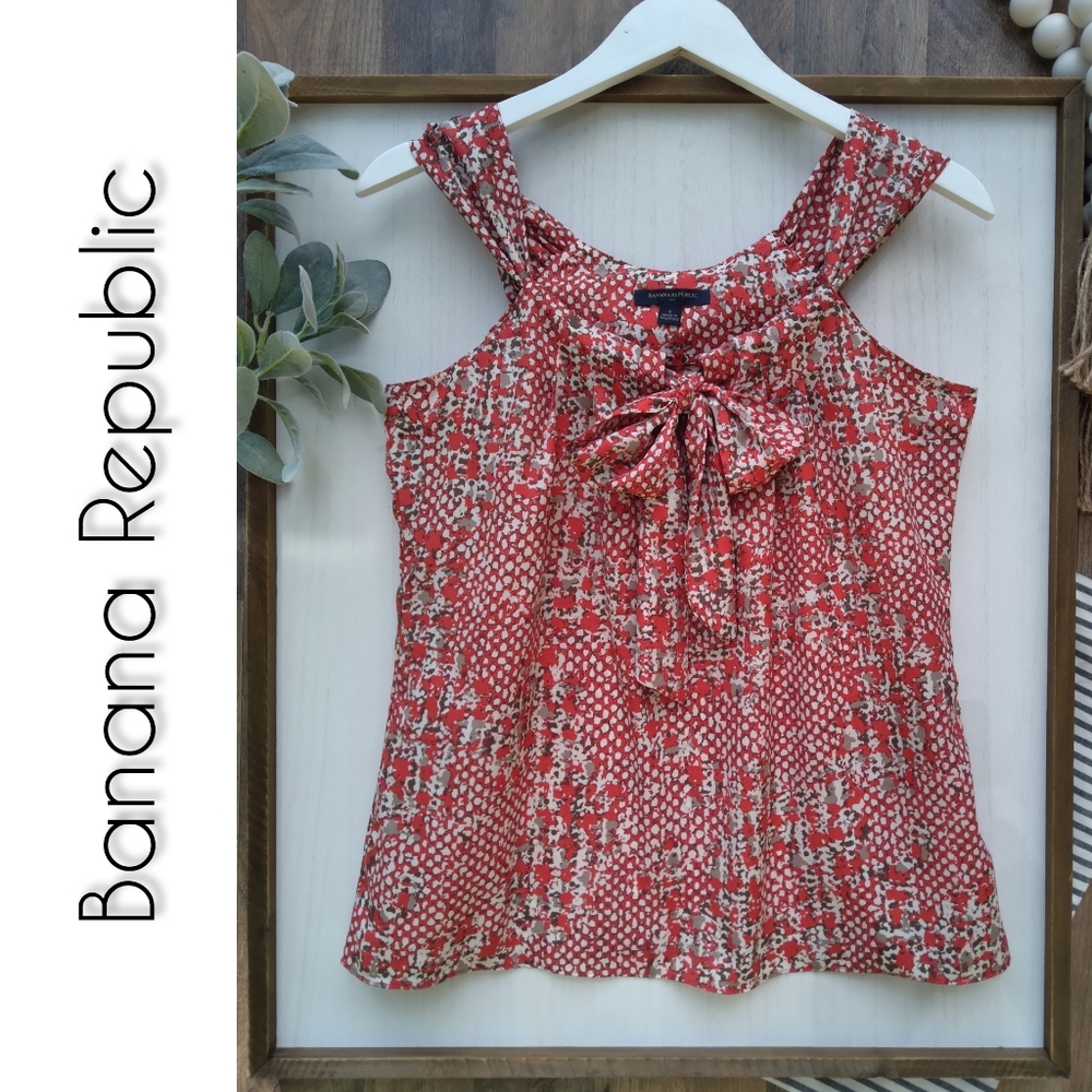 Banana Republic size small flare tying bow
